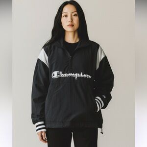 Champion Women's Unisex Pullover  size M Wind Breaker